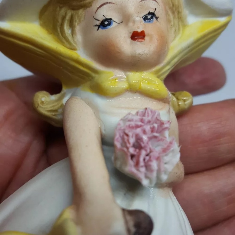 PAIR OF CERAMIC FIGURINES BOY AND GIRL 1 chipped - Picture 5 of 13